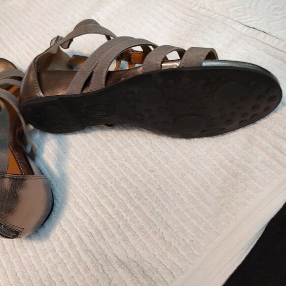 Shoes, sandals, Metallic, Brand: Euro soft by Soffi, Size 6 - Picture 2 of 4